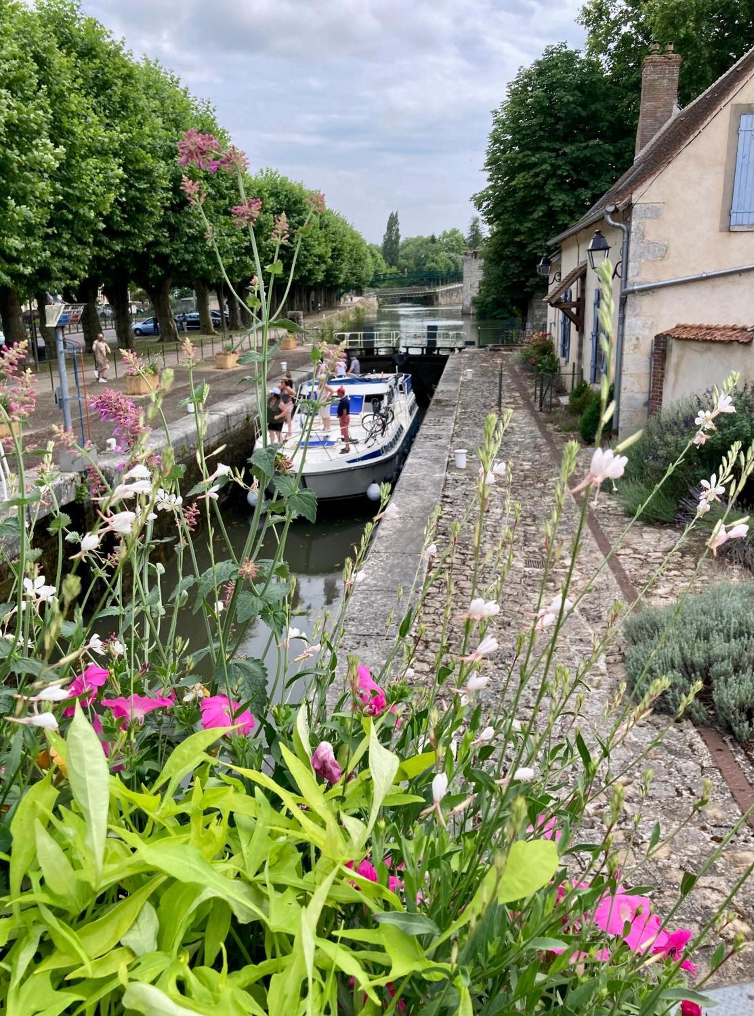 La Maison Virginie Appartements Climatises De 1 A 5 Pers Cosy Hyper Centre Cour Parking Linge Fibre Proximite Port Lac Canal Piscine 蒙塔日 外观 照片
