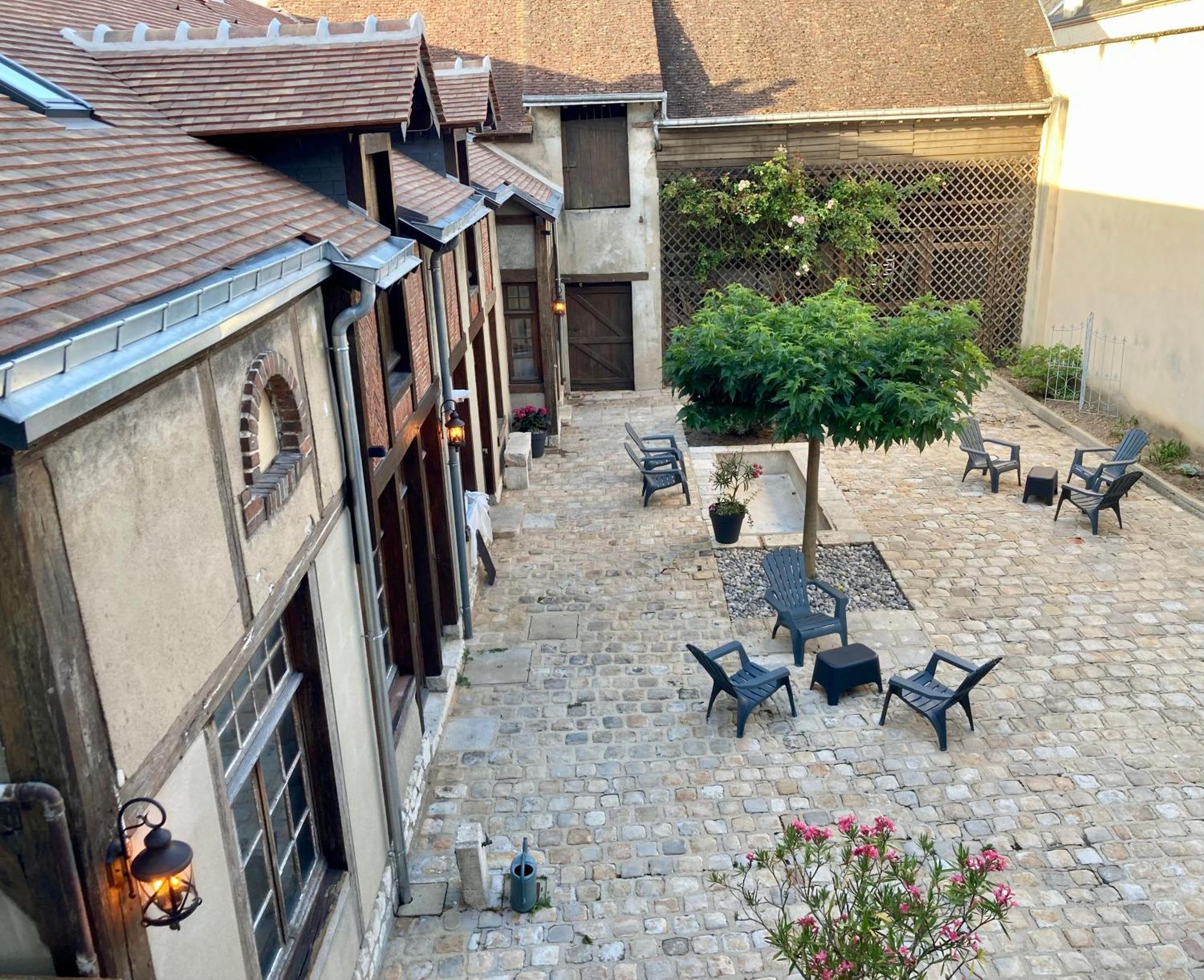 La Maison Virginie Appartements Climatises De 1 A 5 Pers Cosy Hyper Centre Cour Parking Linge Fibre Proximite Port Lac Canal Piscine 蒙塔日 外观 照片